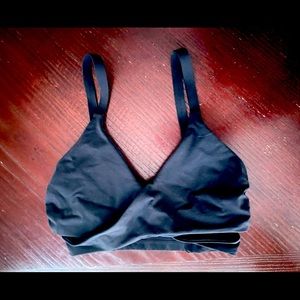 Lululemon Black Wrap/Caged Sports bra Size 2